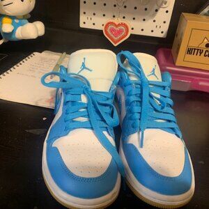 Women's Size 6 Air Jordan 1 Low Sneakers
